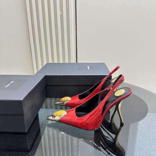YSL 圣罗兰 SS2024新品 金属头大宝石优雅大气高跟 各种小裙子搭配起来 完全不挑脚型哦 通透的闪钻在光线的照耀下呈现幻彩 真的美的过分 上脚显白的让人上