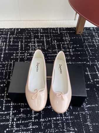 代购级 Repetto 25Ss 春夏 平底芭蕾舞鞋 单鞋 鞋头和鞋垫里面 上脚脚感舒适显瘦 配啥啥好看哈！仙女们冲 限量款 鞋面：进口漆皮 内里垫脚：羊皮 鞋 - 点击图像关闭