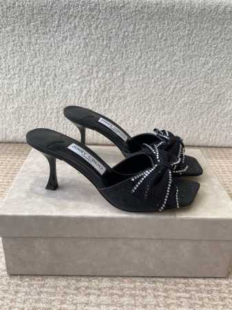 早春水晶钻扣凉鞋 拖鞋Jimmy Choo 周仰杰25春夏系列 重逢惊艳 优雅邂逅 碰撞之美 时尚国外博主同款街拍推荐 造型大胆别致 小羊皮鞋面 搭配钻扣 时髦 - 点击图像关闭