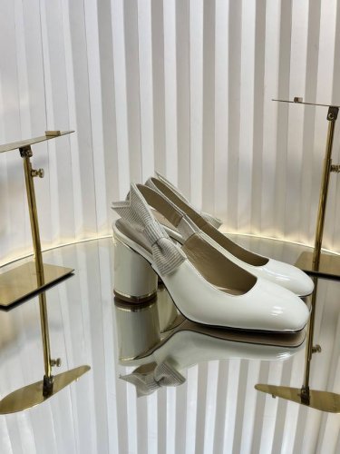 Dior 迪奥 2025秋冬最新时装秀高定系列 Miss Dior paris 粗跟方头玛丽珍芭蕾舞女鞋 Cd字母Logo刺绣织带蝴蝶结高跟凉鞋 原版开发顶级高
