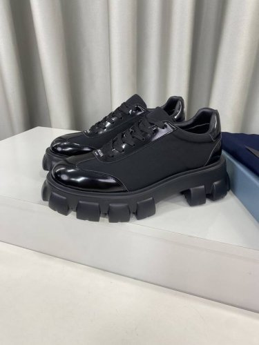 PRADA* P: 情侣款Size: 35-45 女40 男45定做不退换 Prada普拉达 最新2025ss春夏走秀系列 厚底松糕 休闲运动鞋 情侣款 大胆撞