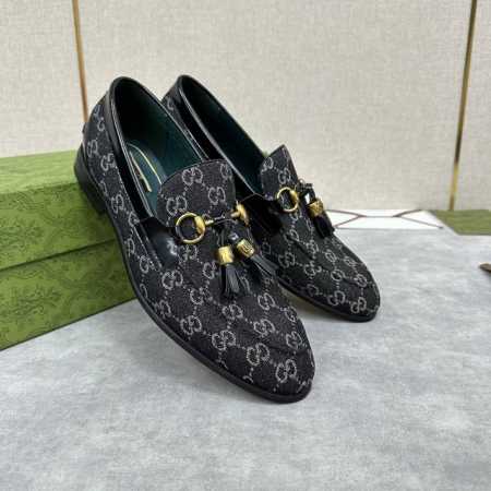 g家新品 Gucc* 古 Jordaan系列男士马衔扣流苏乐福鞋皮鞋 官方售价Rmb, 采用进口开边珠亮皮 平纹牛皮 高丝光磨砂牛皮 Gg 图纹牛仔布打造制成 - 点击图像关闭