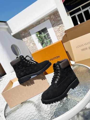 顶级版本 情侣款LV x Timberland 添柏岚 联名款 马丁短靴 LV x Timberland 及踝靴取材 Monogram 压纹防水正绒面牛皮革 精