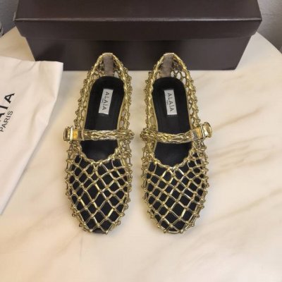普通盒 原版盒 Alaia alaia阿莱亚复古玛丽珍鞋芭蕾舞鞋 满满的少女风 既摩登又复古的味道 非常的简约大气 不管是半身裙 连衣裙还是牛仔裤 它都能成为点
