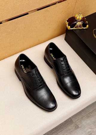商品商标：Prada 普拉达 商务皮鞋 正码码数: 38-44 45订制 商品材料：精选 进口头层十字纹牛皮鞋面，进口水染牛皮内里。强烈立体视觉效果，原版大底 - 点击图像关闭