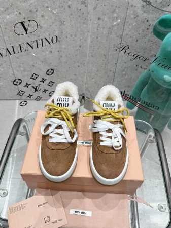 缪缪miumiu2024ss新款火爆款脏脏鞋系带做旧小白鞋 今年主推款 复古做旧时尚 简约高级 随意搭配 上脚非常舒适，年度必入款！鞋面原版牛皮，羊京，内里羊毛 - 点击图像关闭