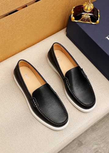 商品商标：Dior 迪奥 休闲皮鞋 正码码数: 38-44 45.46.47订做 商品材料：精选 意大利进口头层荔枝小牛皮鞋面，进口水染牛皮内里。强烈立体视觉效