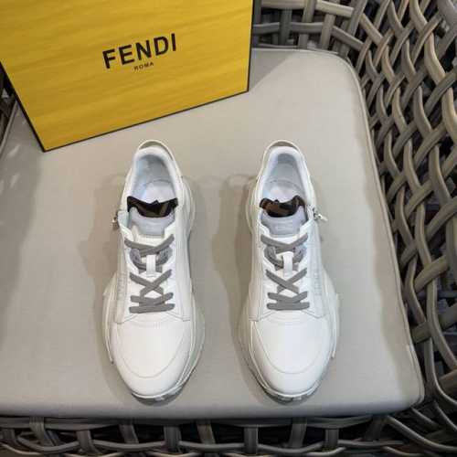 fend*Flow 男士休闲运动鞋｜搭配松紧带、侧拉链｜刻有F的波纹鞋底｜鞋跟饰有凸纹Fendi Flow字样｜高科技布料及蓝色和真皮混合材质｜装饰Lycra细