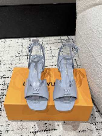 louis Vuitton 25 春夏最新 村上隆联名 Swing最新 粗跟玛丽珍 高跟 凉鞋 简约精致，高级感满满，尽显优雅气质～ 上脚超好看，拉满了夏日美鞋 - 点击图像关闭