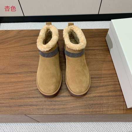 Brunell* Cucinell* 雪地靴。鞋面采用进口牛绒，牛皮。羊毛内里，上脚超舒适。 码数：35-41 40、41定制不退换 批：牛绒 。牛皮 - 点击图像关闭