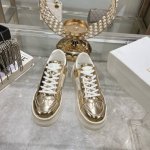出厂 24新款Dior迪奥新款松糕鞋厚底休闲鞋 这款Dior Star运动鞋延续经久不衰的轮廓，采用牛皮革精心制作，所以上脚会特别的舒服哦 饰以同色调绒面革镶片