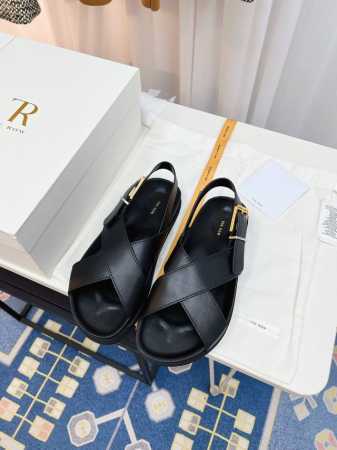 光面、马毛 ，编织 THE ROW 24 交叉带凉鞋 不得不夸 the row真的是一生推 延续了一贯极简风格 整双鞋看着质感满满 看似简单其实工艺很难，采用全 - 点击图像关闭