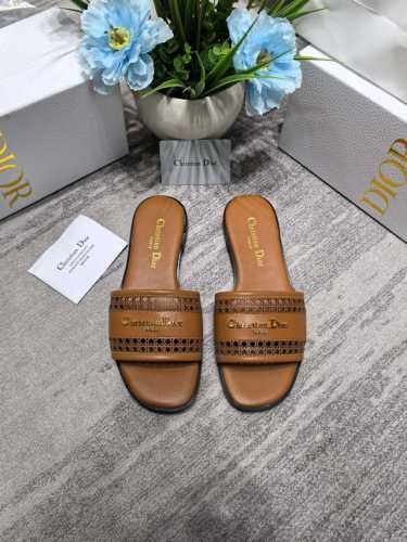 出厂： Dior 迪奥春夏新款 镂空平底拖鞋 一字拖 休闲凉拖 码数：34-42