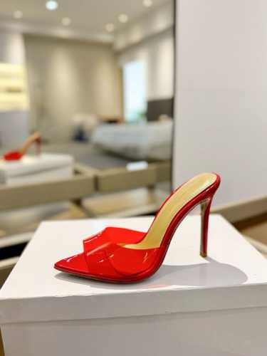 {半拖} 吉安维托 罗西 Gianvito Rossi Eiko Stiletto，轻松移动。这款 Gianvito Rossi 拖鞋采用配有精致的胶片，可抚摸
