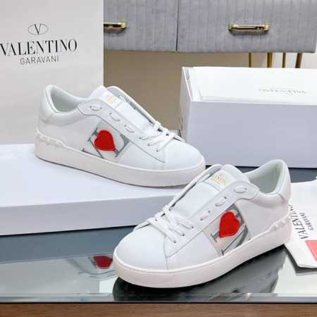 顶级版本 Valentino Rockstud Untitled 华伦天奴 七夕爱心情侣款运动休闲鞋、板鞋、铆钉鞋。 Alentino Garavani Roc - 点击图像关闭