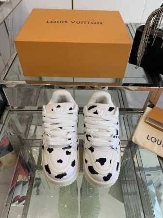 560Louis Vuitton 路易威登 胖嘟嘟 胖丁 滑板鞋 休闲 情侣款运动鞋 原版购入开发 做货 本款 Lv Trainer Maxi 以光滑牛皮革演绎 - 点击图像关闭