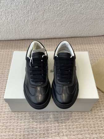 Brunello Cucinelli 25ss最新 Bc 系带 休闲鞋 鞋面进口麂皮 内里进口 羊皮里 0.5mm圆形冲孔设计 透气不闷脚 独家开模TPU大底 - 点击图像关闭