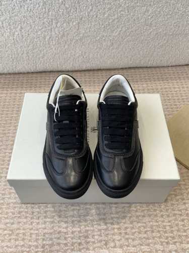 Brunello Cucinelli 25ss最新 Bc 系带 休闲鞋 鞋面进口麂皮 内里进口 羊皮里 0.5mm圆形冲孔设计 透气不闷脚 独家开模TPU大底
