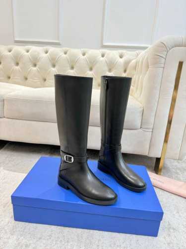 已认证4 牛皮面 内里羊皮 sW 骑士靴秋冬也可以做个腿精罗 Stuart Weitzman* 的长靴我是真的不想过多介绍可以说是人手一双战靴， 1抢眼的SOH