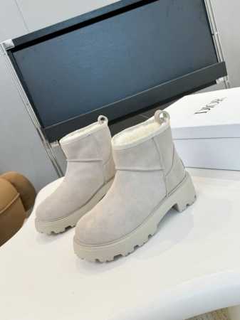 出厂价 最火迪奥雪地靴 这款 Dior Granville 及踝靴巧妙融合 Dior Chez Moi 系列元素。采用蓝色 Oblique 印花天鹅绒制作，饰以 - 点击图像关闭