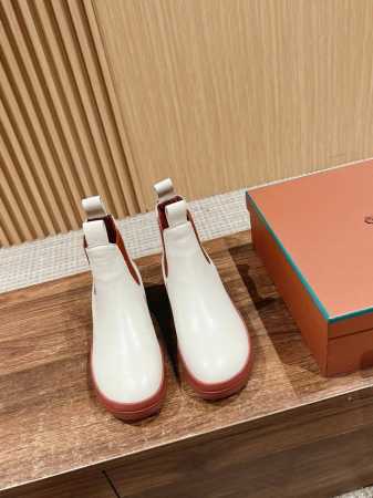 莞产 # 诺悠翩雅 意大利顶级奢侈品牌，以羊绒起家， 来自意大利的它追求质量和手工，融创新技术与意大利传统风格为一体。这个牌子一直很低调，但是在奢侈品里也是很牛 - 点击图像关闭