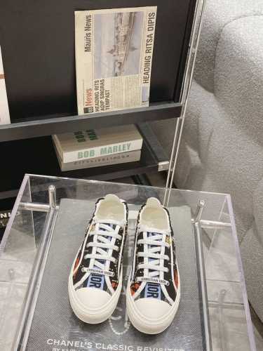 踩跟刺绣款 size：34-41 34，41码订做不退换 Dio* 新色 帆布 系列. 系带平底休闲鞋