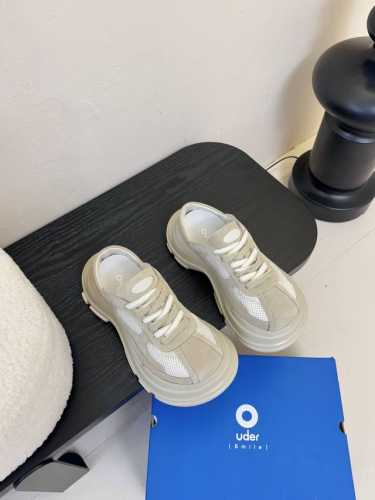 Ouder 25春夏新款休闲鞋系列 厚底休闲勃肯鞋 明星同款！刷爆小红书超级软糯糯 延续经典大头设计，圆弧形鞋头有足够的空间伸展贴合脚型。采用可调节扣加鞋舌设计