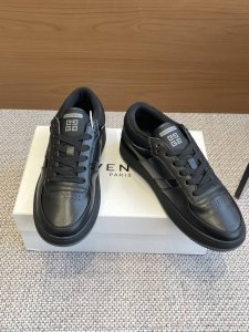 布 皮 GIVENCHY纪梵希2025春夏新款小白鞋 男士低帮休闲板鞋 头层牛皮拼牛仔帆布面料 透气舒适 舌压印 LOGO刺绣 上脚效果帅气有型 简约时尚百搭码