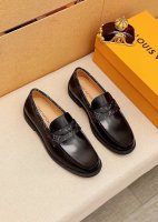 商品商标：Louis Vuitton 路易威登 休闲皮鞋 正码码数: 38-44 45订制 商品材料：精选 进口头层开边珠牛皮鞋面+奢华五金扣，进口头层牛皮内里