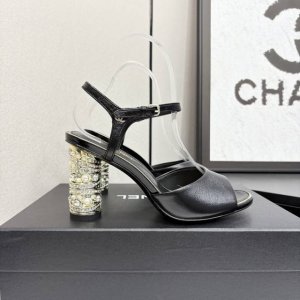 chane*｜小香25P春夏新品 系列双C高跟拖鞋 这一季的网纱蕾丝美得让人窒息！ 朦胧看不清，不管是衣服还是裙子 穿在女人身上，若隐若现的小性感 很梦幻很浪漫