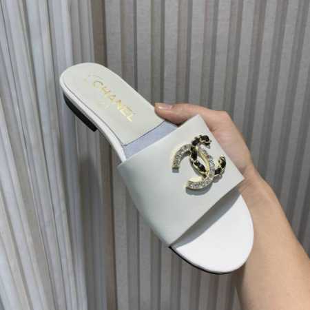 chanel2025 小香春夏新款爆品双C钻扣平底拖鞋 材质：原版小牛皮 内里：原版内里羊皮 垫脚：羊皮 大底：真皮大底 码数:35-41 40 41定 - 点击图像关闭
