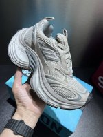 balenciaga巴黎世家 Cargo 6Xl Sneakers 圆头系带 低帮生活网布系带低帮走秀复古 Balenciaga始终站在时尚前沿 这款拥有巨大尺