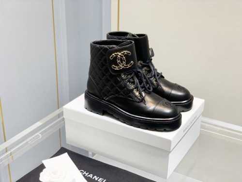 p直销 女鞋 女装 Chanel Fw21 New Arrival～ 小香 秋冬重工爆款菱格短靴 出的经典靴型，20款用的哑光皱牛皮 新款 黑、白两色都各用了两