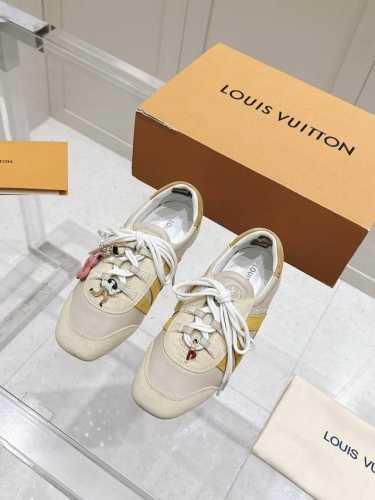 顶级版本：情侣款 ，加扣饰360 Lv路易威登 L家 驴牌 最新Sneakerina系列 情侣款 芭蕾运动鞋 德训鞋 休闲 平底鞋 球鞋 原版购入开发 做货 这