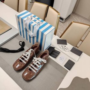 校园风玛丽珍绑带单鞋系列 顶级包装配套最高版本 PRADA 2025s普拉达春夏新品， 顶级版本 实力来袭！校园风时尚普拉达公主糖果风绑带单鞋，少女必备 每色鞋