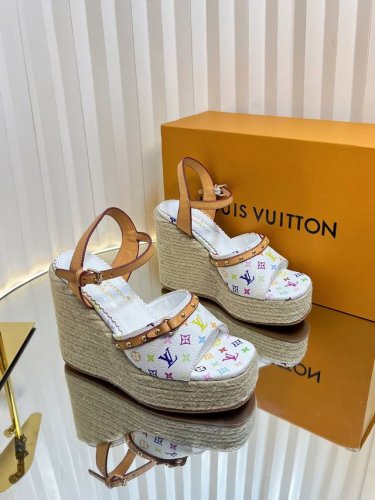 Lv 路易威登 25春夏新款 顶级版本原版一致 专柜主打最新款 Lv X Tm村上隆联名款麻绳坡跟凉鞋 硬货上新 代购级别 高级感十足 国内外博主刷爆的一款 复