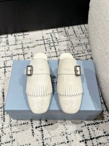 顶级版本Prada普拉达 25 走秀款复古流苏 半拖 单鞋走秀款 复古感时髦满满 随意百搭 时尚休闲 独到味人人都爱也轻松驾驭 每年都会爆.足以征服你，穿上它，