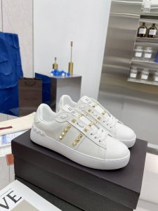 p直销 女鞋工厂P 奴家情侣款铆钉小白鞋 两种版本可选择 牛皮内里配丝绸牛皮面230 羊皮内里配头层牛皮面180 35－44，34.41女定做，，男45定做