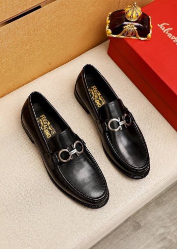 商品商标：Ferragamo 菲拉格慕 休闲皮鞋 正码码数: 39-44 38.45.46订制 商品材料：精选 进口头层小牛皮鞋面+原版五金扣，进口水染牛皮内里