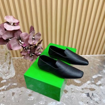 Bottega Venet* 葆蝶家BV最新款Adamo系列 女款两穿乐福鞋 原版购入开发 做货 Bottega Veneta 以 90年代自由随性的复古风格为
