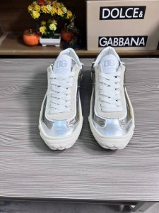 Dior -高端品质 原单 2024早春 -鞋面：Sp高级牛二层 顶级丝光立体面料 -内里：内里；高级羊皮里，垫脚；顶级牛皮 -大底：超轻精品橡胶； -超高品控