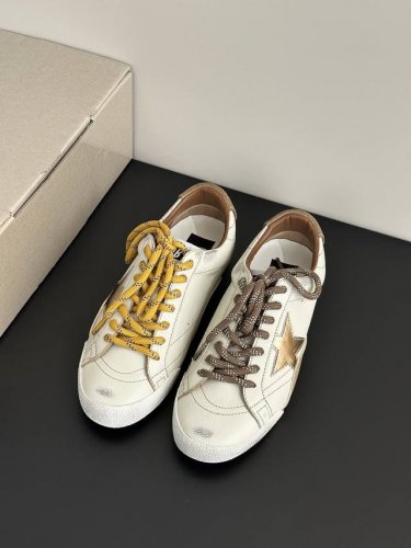 小脏鞋 带着另一款低帮鞋回归了 填补了该品牌产品在低帮潮流方面的空白 这款鞋被称为 True Star 真星 它源于20世纪60年代的跑步文化传统 将复古风格和