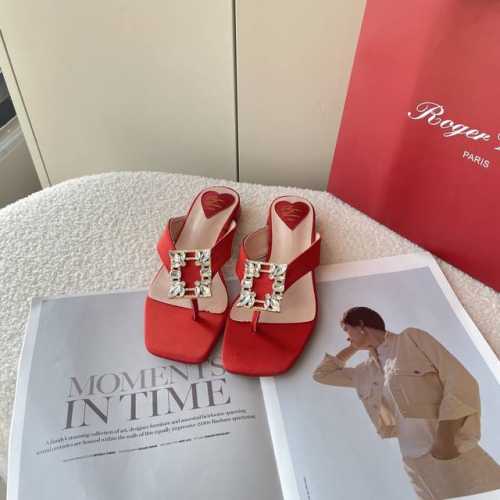 出厂 Roger Vivier 2025顶级专柜 早春新款 官网上新 独家首发 Rv 25S 水钻顶级圆跟人字拖 Rv人字拖 Rv夹脚拖 Rv美鞋 小红书 25
