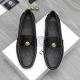 商品商标：Versace 范思哲 休闲套脚鞋 正码码数: 38-44 商品材料：精选竖纹牛皮鞋面 猪皮内里 原版大底