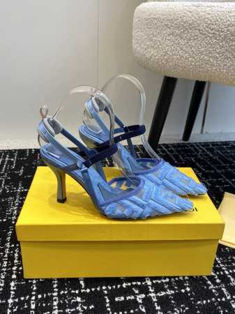 代购级 Fendi 24ss走秀主推系列，新品上线，芬具桌脚设计灵感改创于今年秀场的主推系列鞋履。当季新品，众所周知，鞋子永远设计为高级感满满的，高端大气上档次 - 点击图像关闭