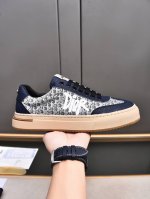2025跑量最新升级版Dio～R 采用牛皮精心制作，饰以 Oblique 印花，搭配饰以 Dior 标志的加垫鞋舌，Oblique 印花效果，橡胶耐磨原版大底，