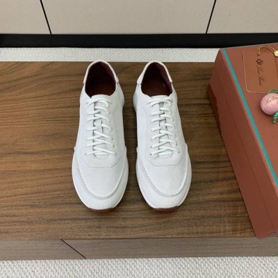 Loro Piana 情侣款休闲运动鞋。简约时尚，上脚非常舒适。 鞋面牛京，牛皮垫脚。定制橡胶底。 码数：女35-43 35、41、42、43定制不退换 男38
