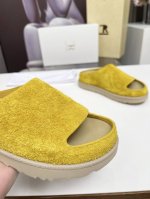 高品质出厂 小众潮牌The Row25春夏新款厚底简易圆头拖鞋！来自美国的年轻品牌，这不用多说，是近两年最火之一的品牌，春夏的季节就要到了 拖鞋我感觉即将要爆火
