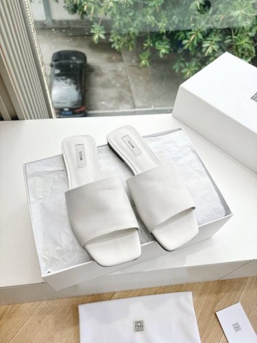 totemeg213S 代购级一字带鞋一脚蹬懒人鞋瑞典小众 Toteme,22 年新款北欧极简风格，复古小方头，里外全皮，柔软，看似简单的鞋子，实际耗料又重工，