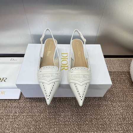 工厂价 迪奥 Dior 2024春夏最新款boy-D一圈带冲孔布洛克风格尖头高跟p女凉鞋 明星同款cd字母logo五金扣低跟镂空穆勒女拖鞋 市面顶级高端版本 材 - 点击图像关闭